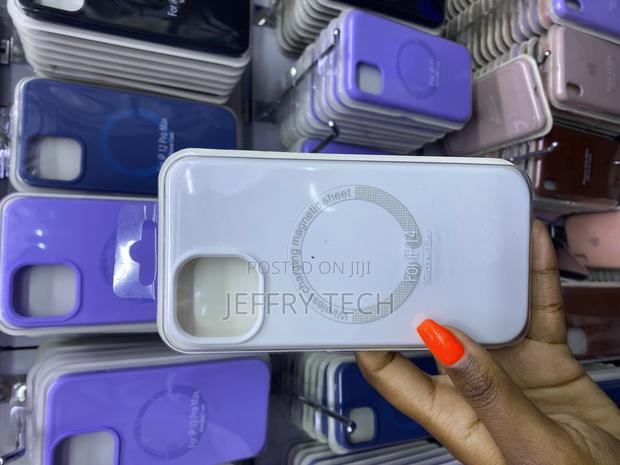 Middy Apple iPhone 14 Silicone Case With Magsafe - main view