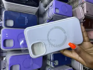 Middy Apple iPhone 14 Silicone Case With Magsafe