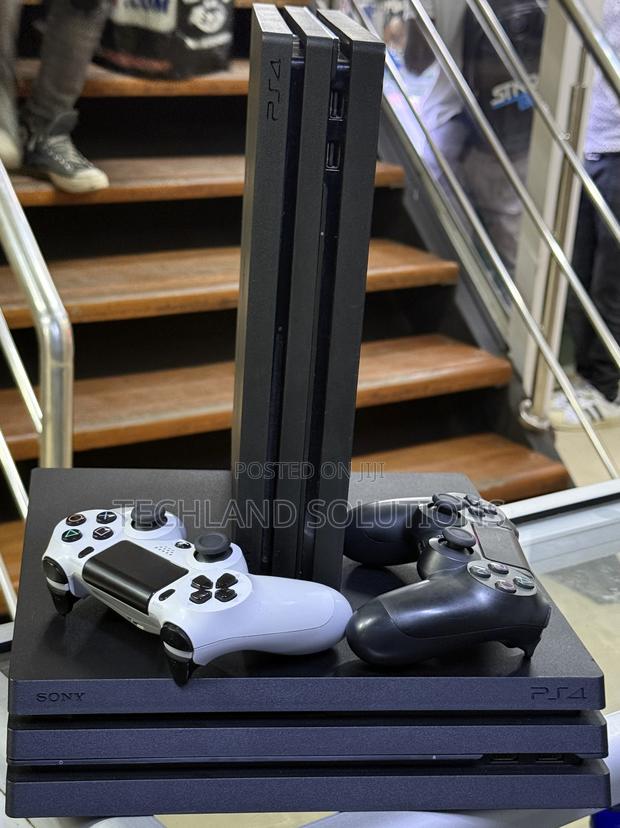 Intact Ps4 Pro Machine - thumbnail 2