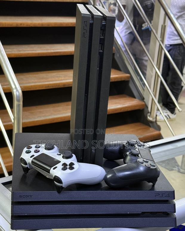 Intact Ps4 Pro Machine - thumbnail 3