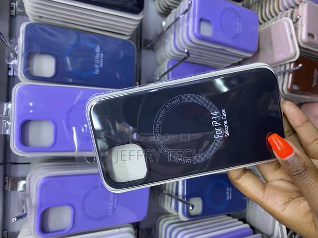 Mouwe Apple iPhone 14 Liquid Silicone Case With Magsafe - thumbnail 3