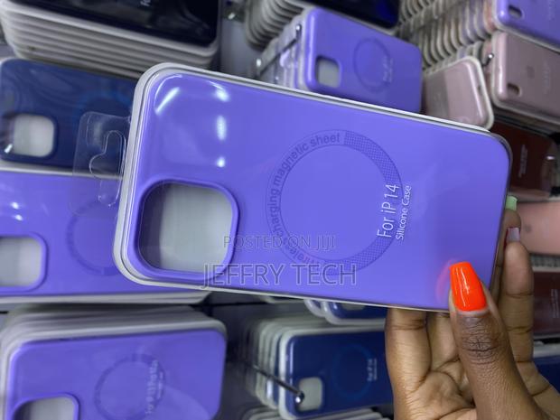 Wadret Apple iPhone 14 Liquid Silicone Case With Magsafe - main view