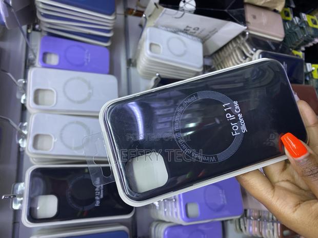 Danbox Case With Magsafe Liquid Silicone Case for iPhone 11 - thumbnail 3