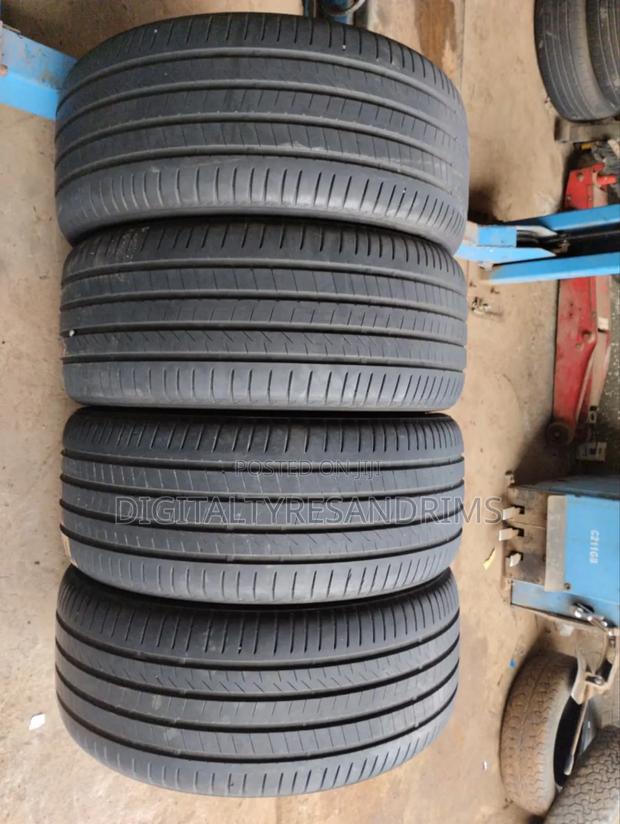 275/40r22 Bridgestone Tyres Slightly Used Made in Japan