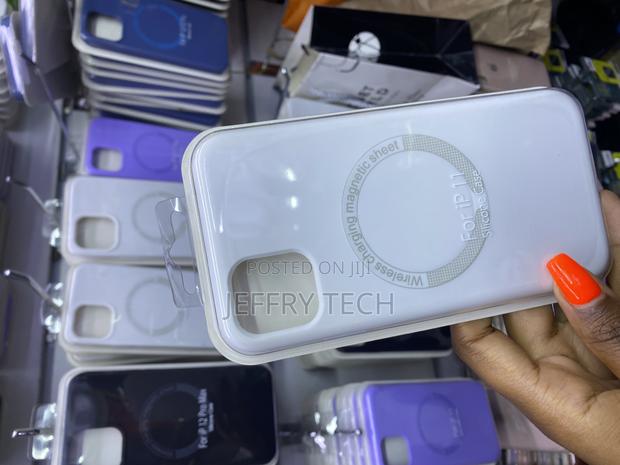 Veci iPhone 11 Liquid Silicone Case Compatible With Magsafe - thumbnail 2