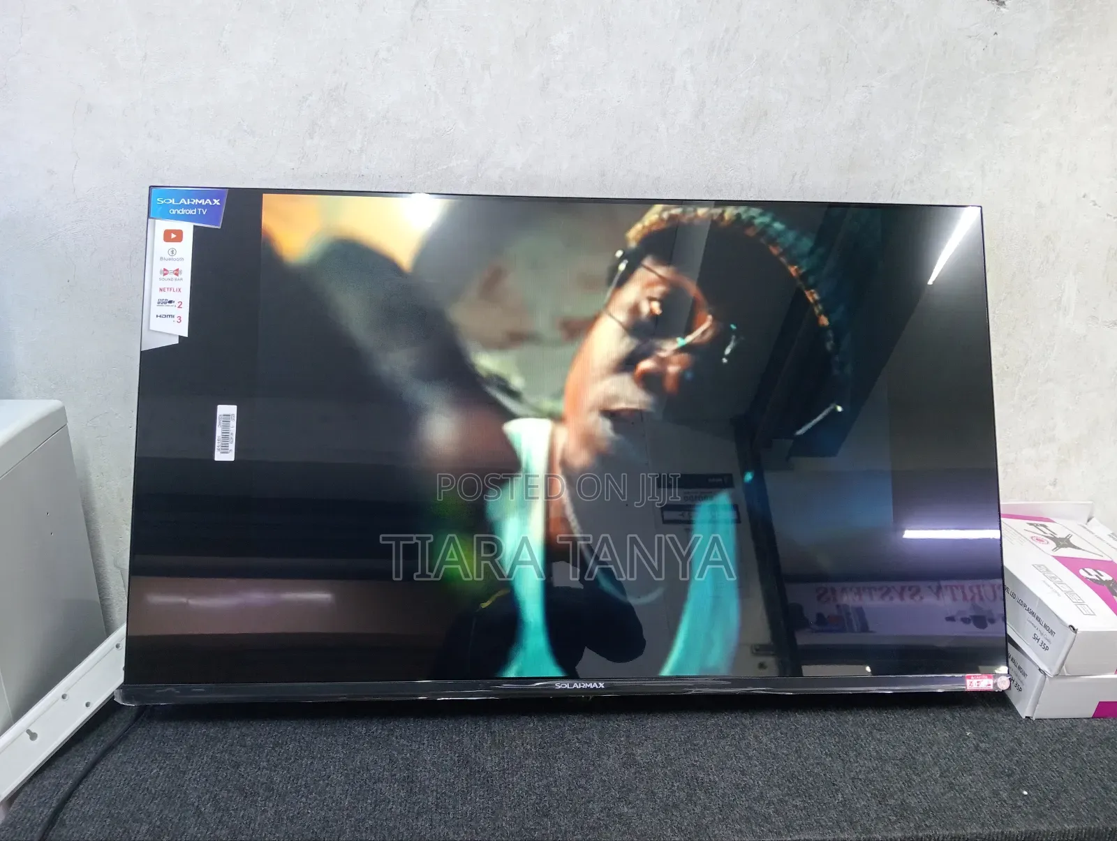 Solarmax 32" Smart Android Frameless Tv With Bluetooth