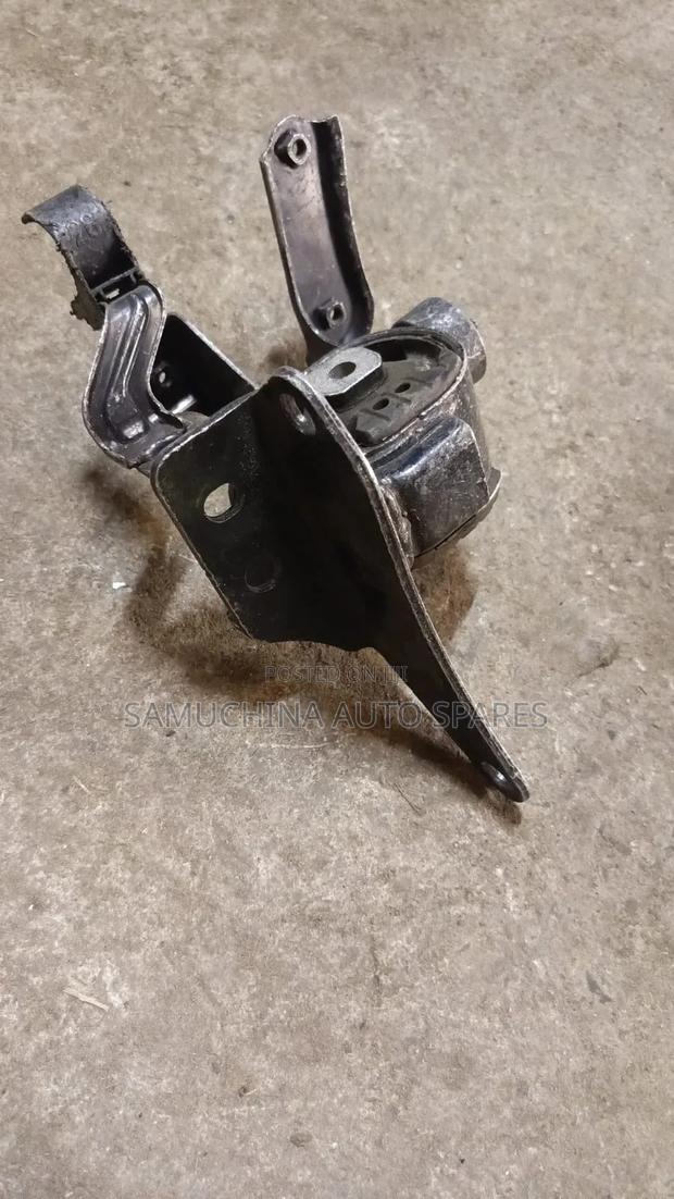 Gearbox Mounting Toyota Noah - main view