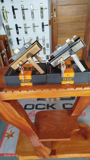 Booz Interior/Flush Door Lock - main view