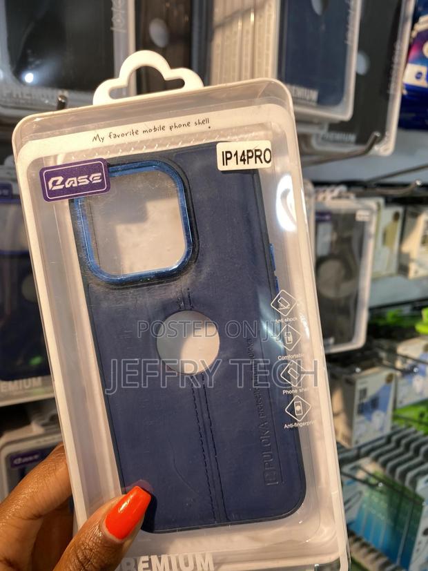 Vaku Leather iPhone 14 Pro Logo Cut Pu Case Slim Back Cover - thumbnail 2