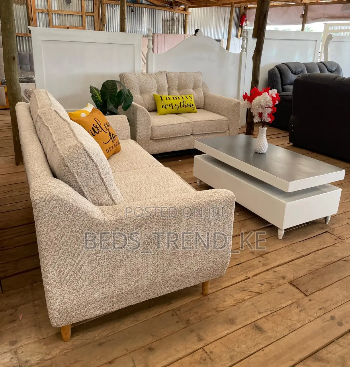 Fashionable Modern 5 Seater Sofa 3,2