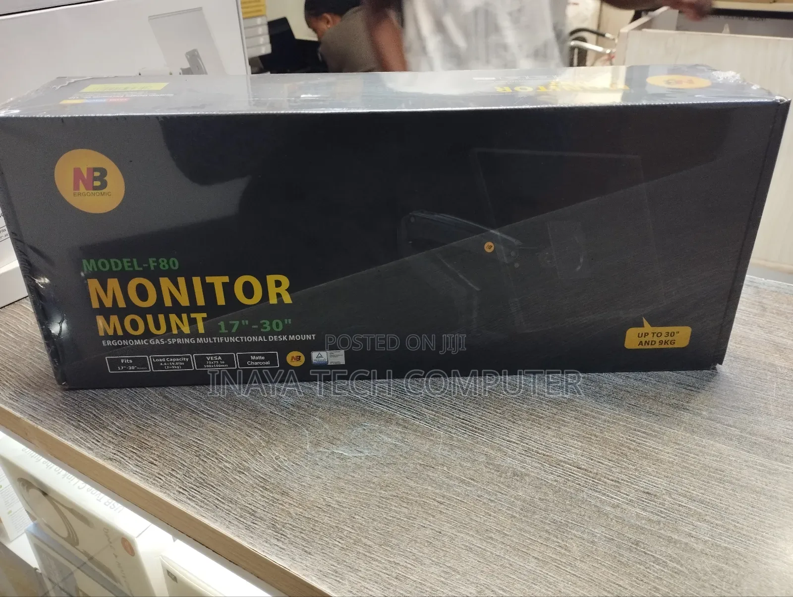 Nb F80 17"-30" Monitor Mount