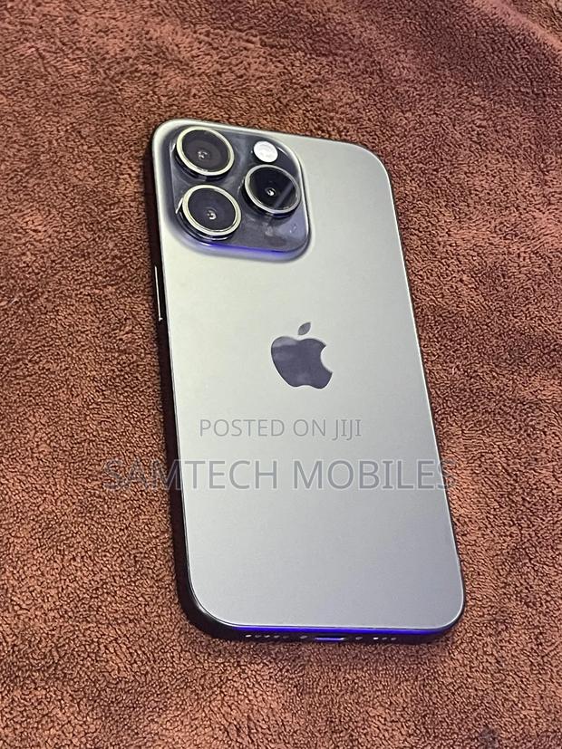 Apple iPhone 15 Pro 256 GB Silver - main view