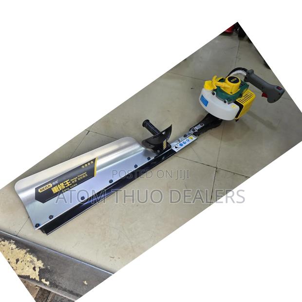 Quality Dera 2 Stroke Fence Hedge Trimmer