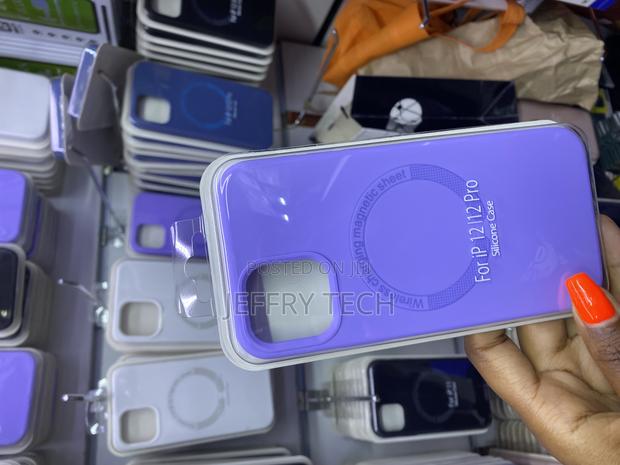 Fardwe Apple iPhone 12 and iPhone 12 Pro Silicone Case With Magsafe - thumbnail 2