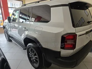 Toyota Land Cruiser Prado 2024 White