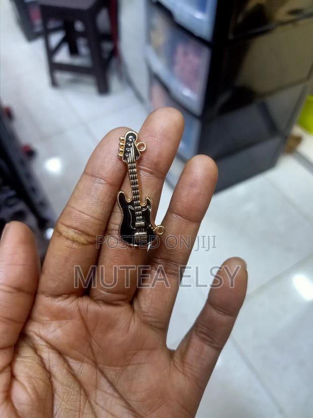 Super Black Gold Guitar Lapel Pins - main view