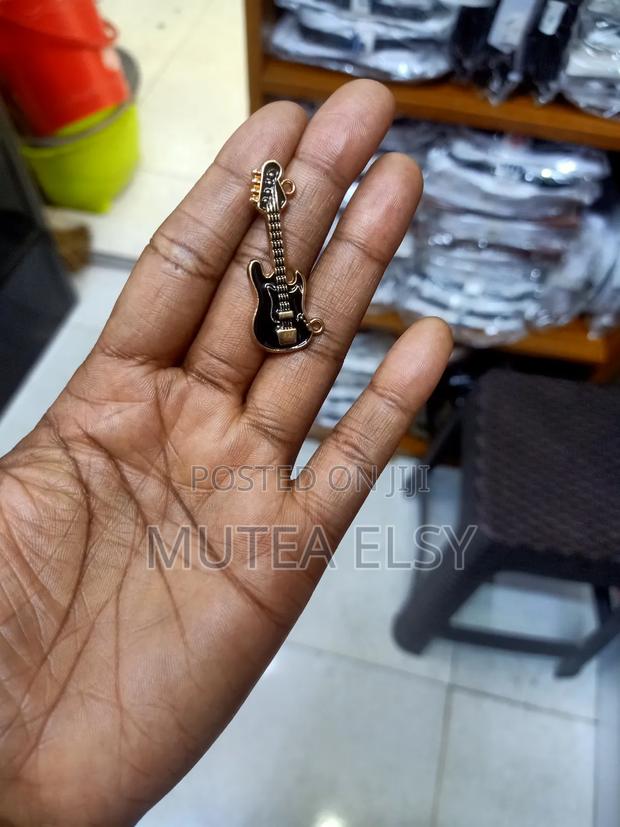 Super Black Gold Guitar Lapel Pins - thumbnail 2