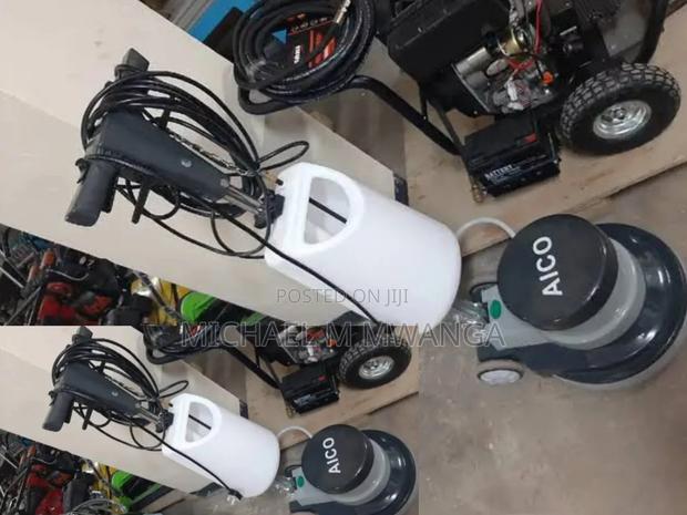 Ergonomic Floor Scrubbing Machine - main view