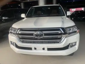 Toyota Land Cruiser 4.6 V8 ZX 2018 White