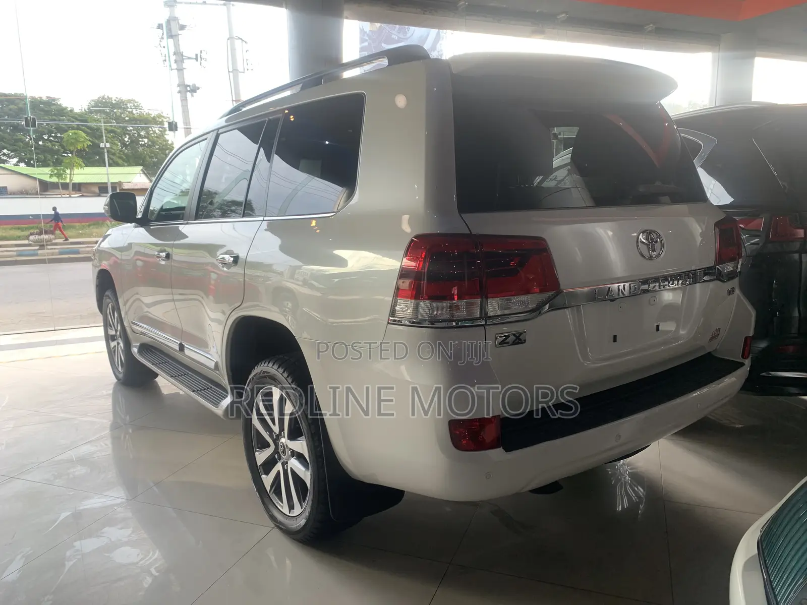 Toyota Land Cruiser 4.6 V8 ZX 2018 White