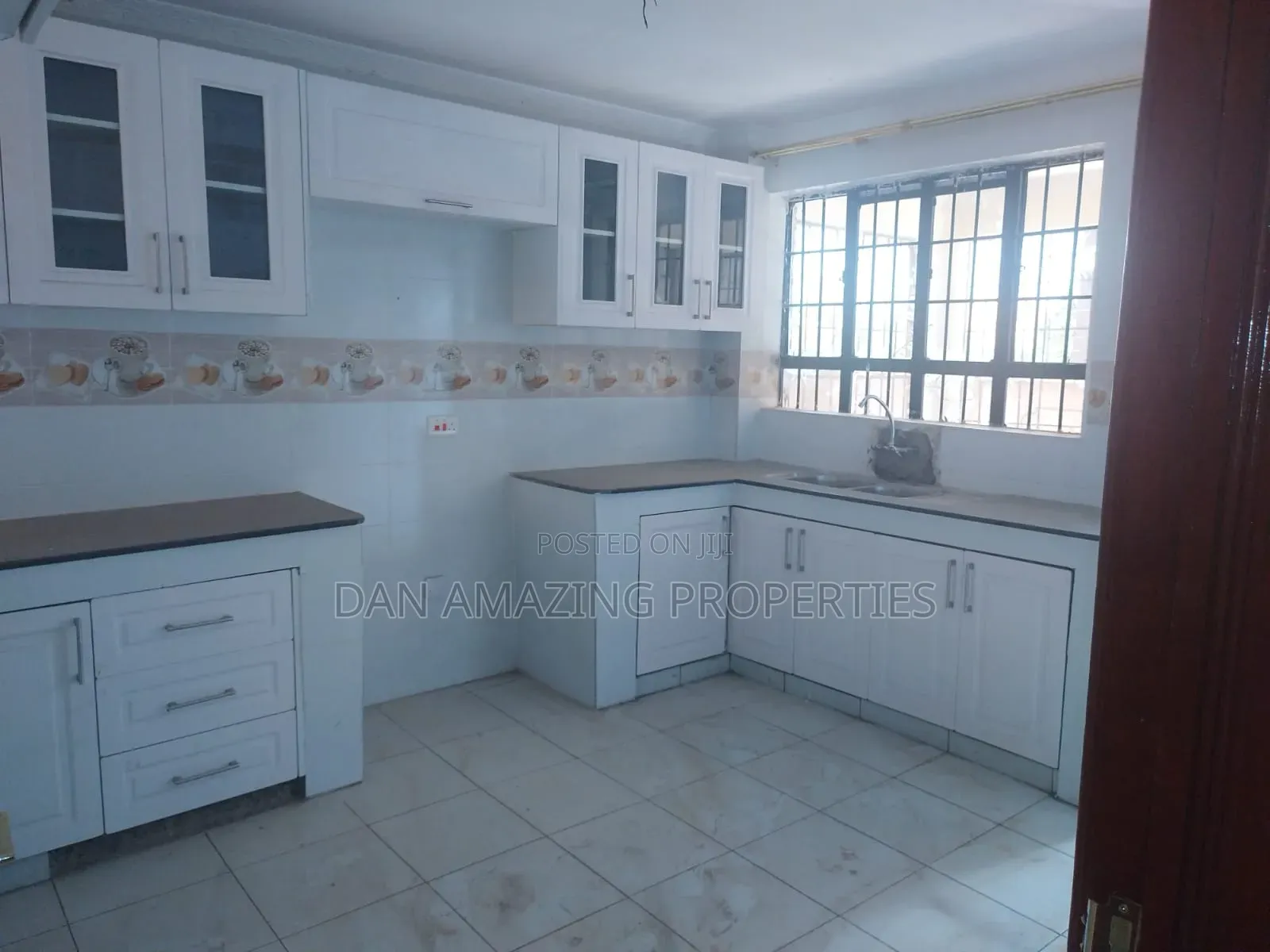 5bdrm Maisonette in Maragara Rd, Kibiku for sale