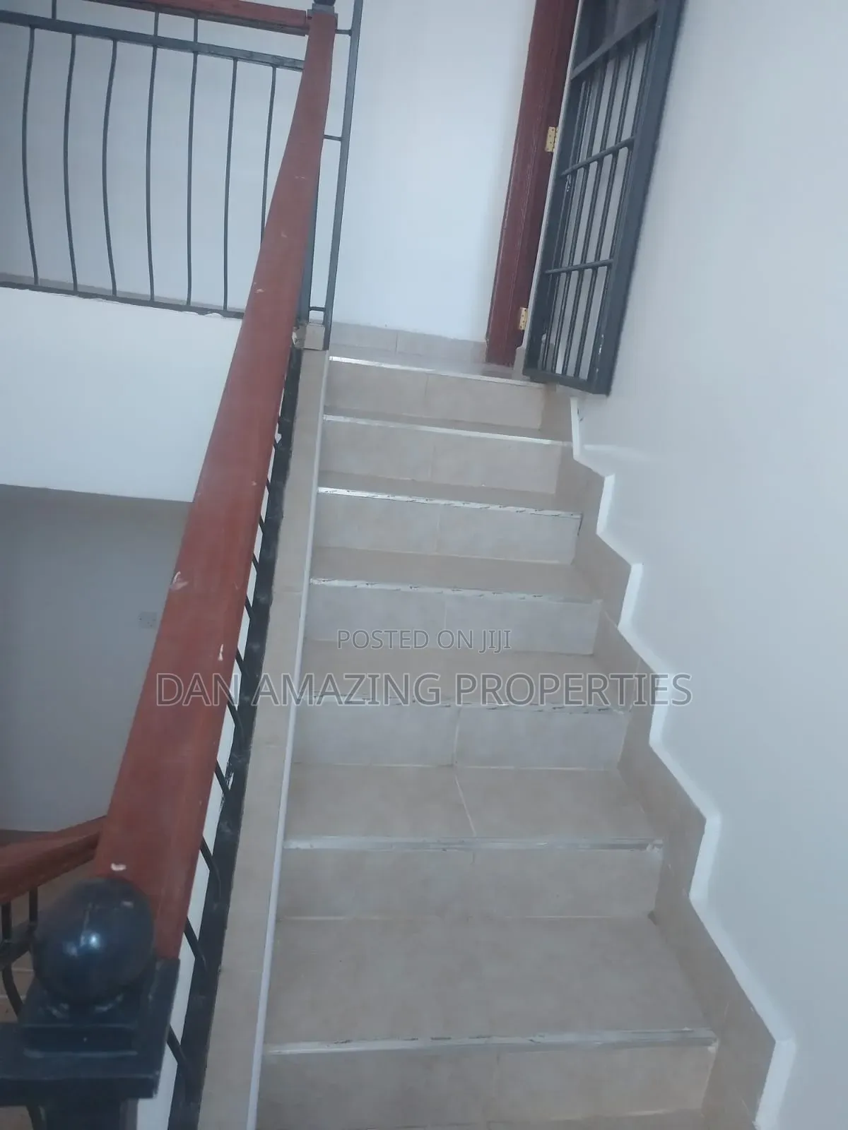5bdrm Maisonette in Maragara Rd, Kibiku for sale