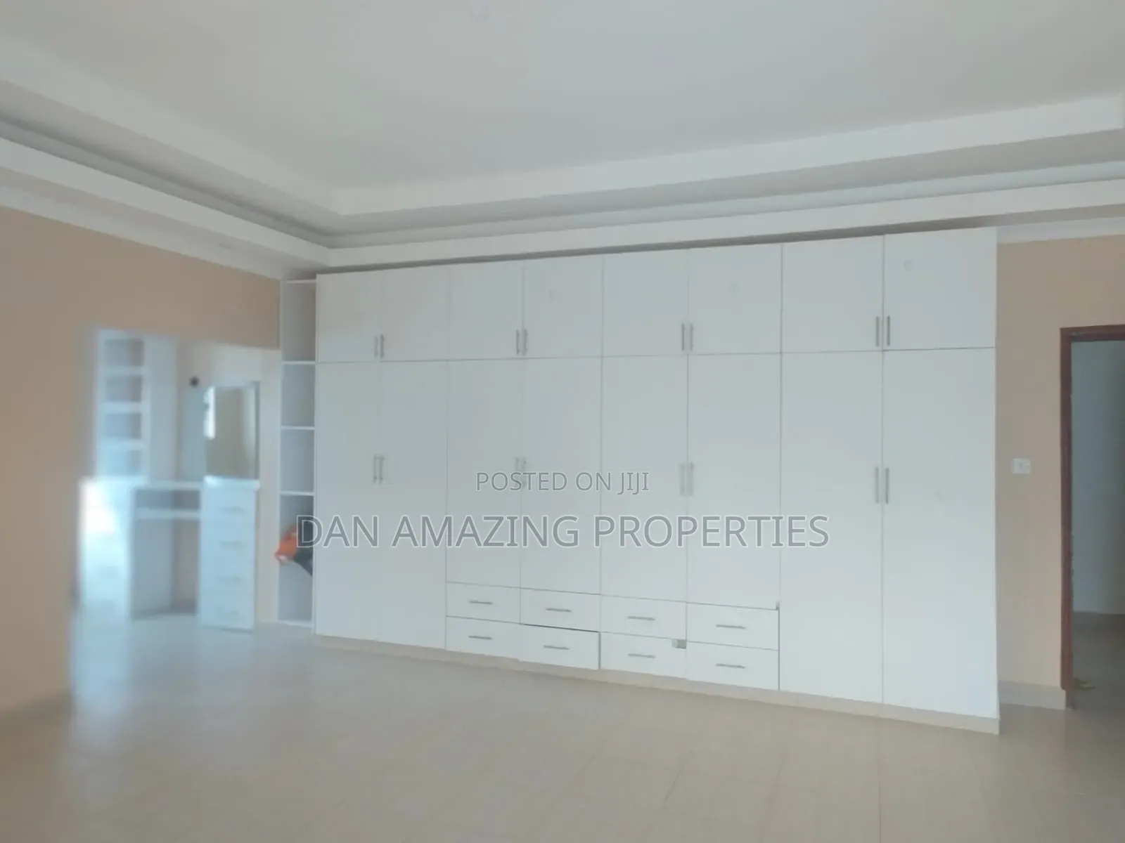 5bdrm Maisonette in Maragara Rd, Kibiku for sale