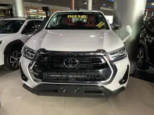 Toyota Hilux Revo Double Cab Deisel 2.4 AWD 2022 Pearl