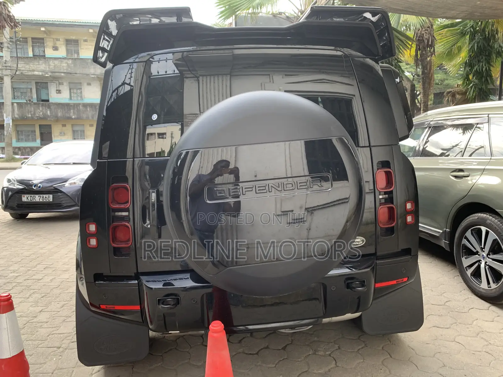 Land Rover Defender SE 2023 Black
