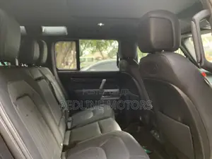 Land Rover Defender SE 2023 Black