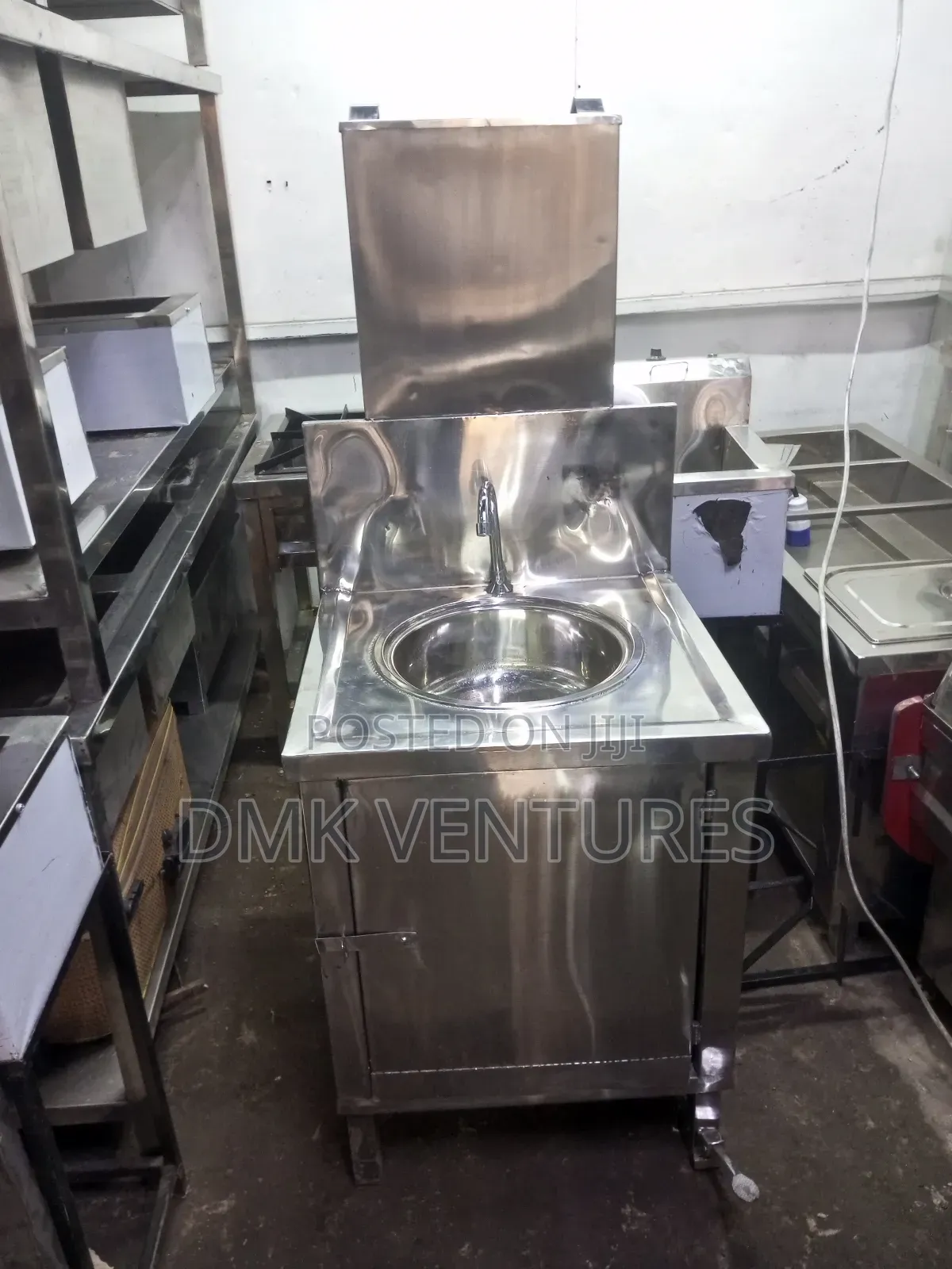 Fine Hands Washing Station With a Pedaling Pump