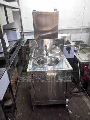 Fine Hands Washing Station With a Pedaling Pump - thumbnail 2