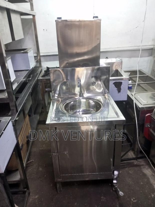 Fine Hands Washing Station With a Pedaling Pump - main view