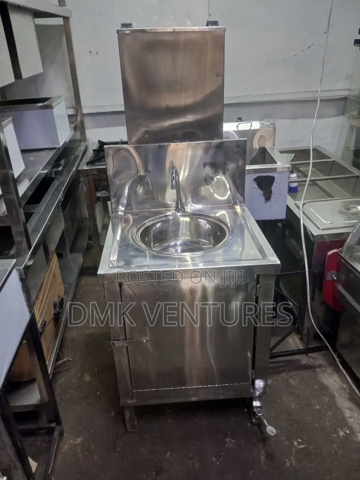 Modern Stainless Steel Hands Washing Station With Stepping Water Pump