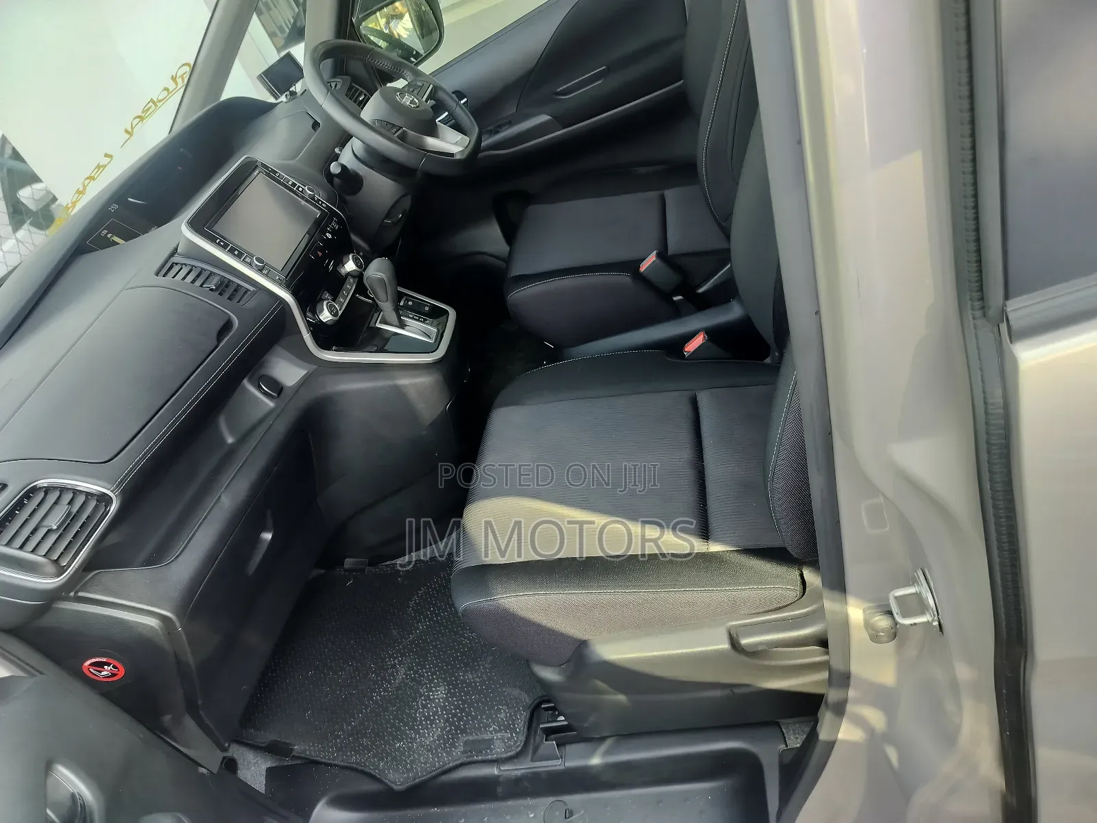 Nissan Serena 2019 Gold