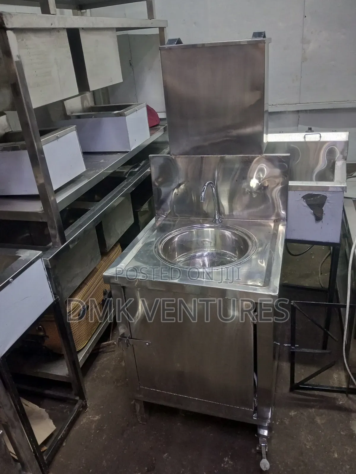 Unique Pedal Pump Stainless Hands Washing Station