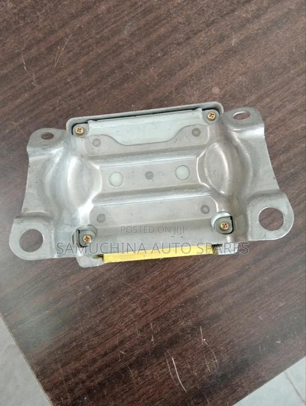 SRS Unit/ Airbag Computer Toyota Ist Old Model - thumbnail 2