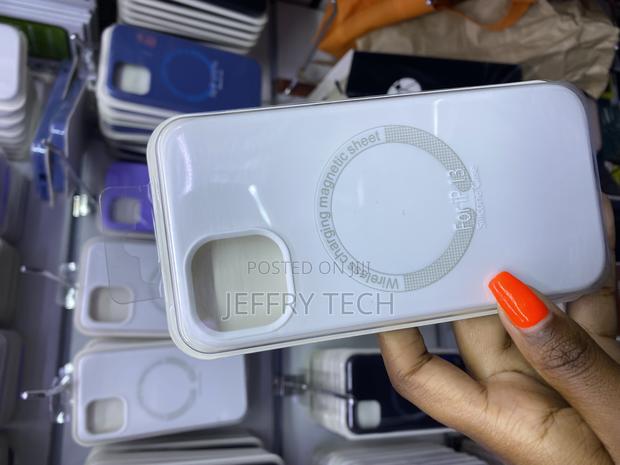 Wagon Apple iPhone 13 Silicone Case With Magsafe - thumbnail 2