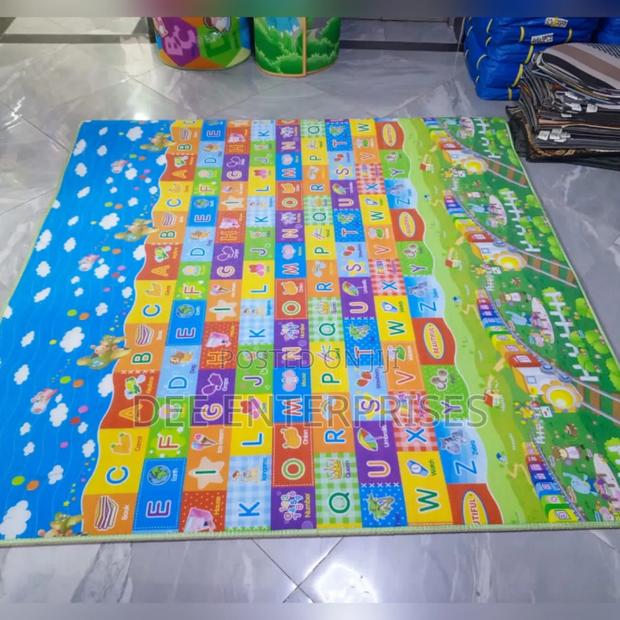 Crawling Matt 1.9m×2m - main view