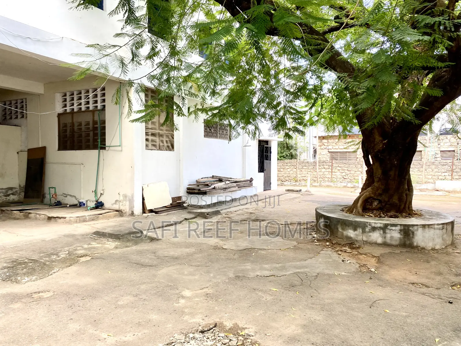 Single Office Space to Let in Nyali With Parking