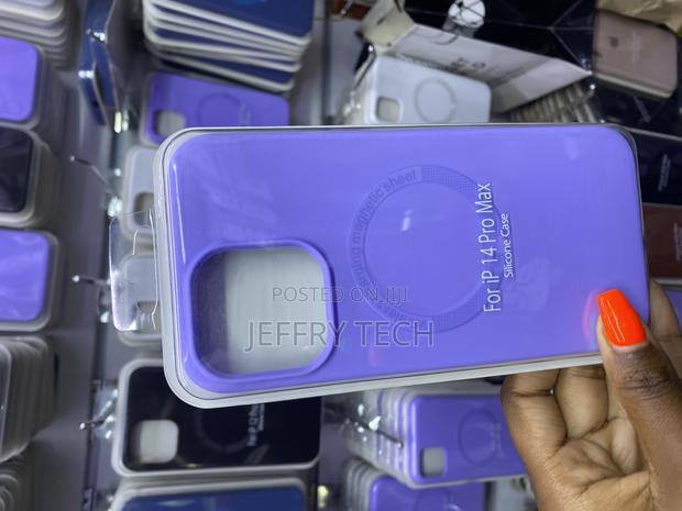 Felony Apple iPhone 14 Pro Max Case Silicone With Magsafe - thumbnail 2