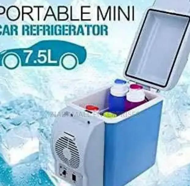 Mini Travel Fridge – 7.5l Capacity for on-the-Road Convenience