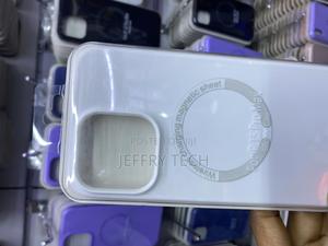 Byter Apple iPhone 15 Pro Max Silicone Case With Magsafe - thumbnail 2