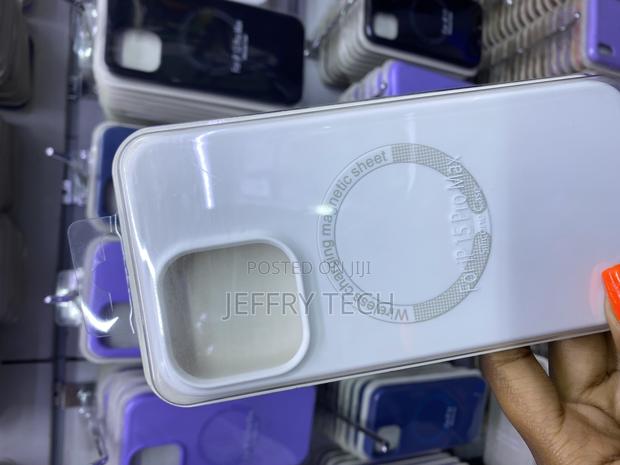 Byter Apple iPhone 15 Pro Max Silicone Case With Magsafe - thumbnail 3