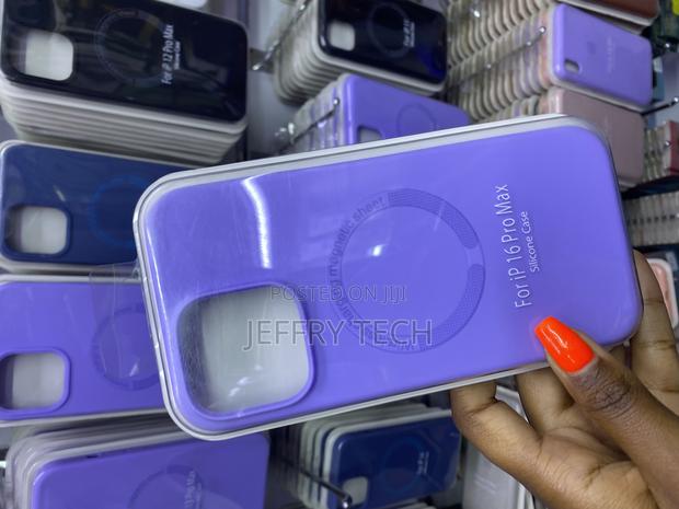 Paster Apple iPhone 16 Pro Max Silicone Case With Magsafe - thumbnail 3