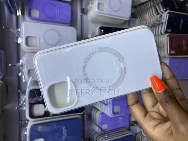 Bueder Apple iPhone 15 Silicone Case With Magsafe - thumbnail 3