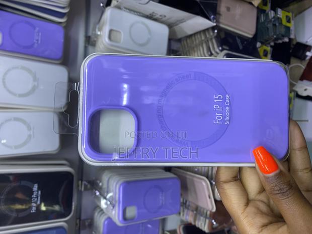 Guaver Apple iPhone 15 Silicone Case With Magsafe - main view