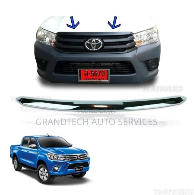 Hilux Vigo Bonnet  Chrome - main view