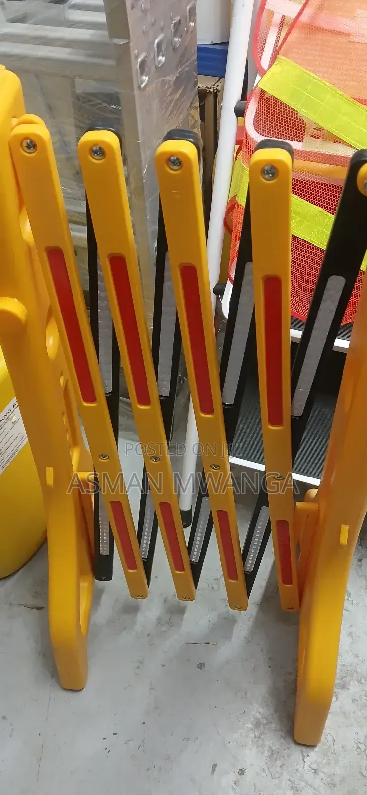 Reflective Extendable Road Barrier