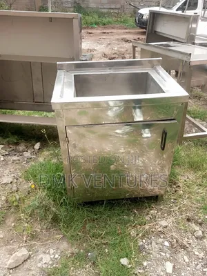 Elevated Stainless Washing Sink// Station